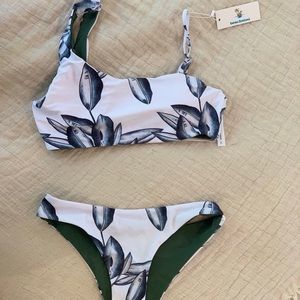 NWT - reversible floral bikini. size small.